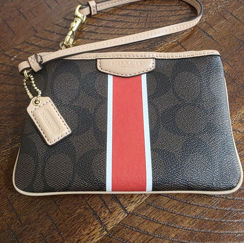Coach Signature Hampton Stripe Corner Zip Wristlet With Red Stripe And Mini Tag - Picture 2 of 9
